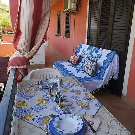 Будинок відпочинку Relax House Джардіні-Наксос